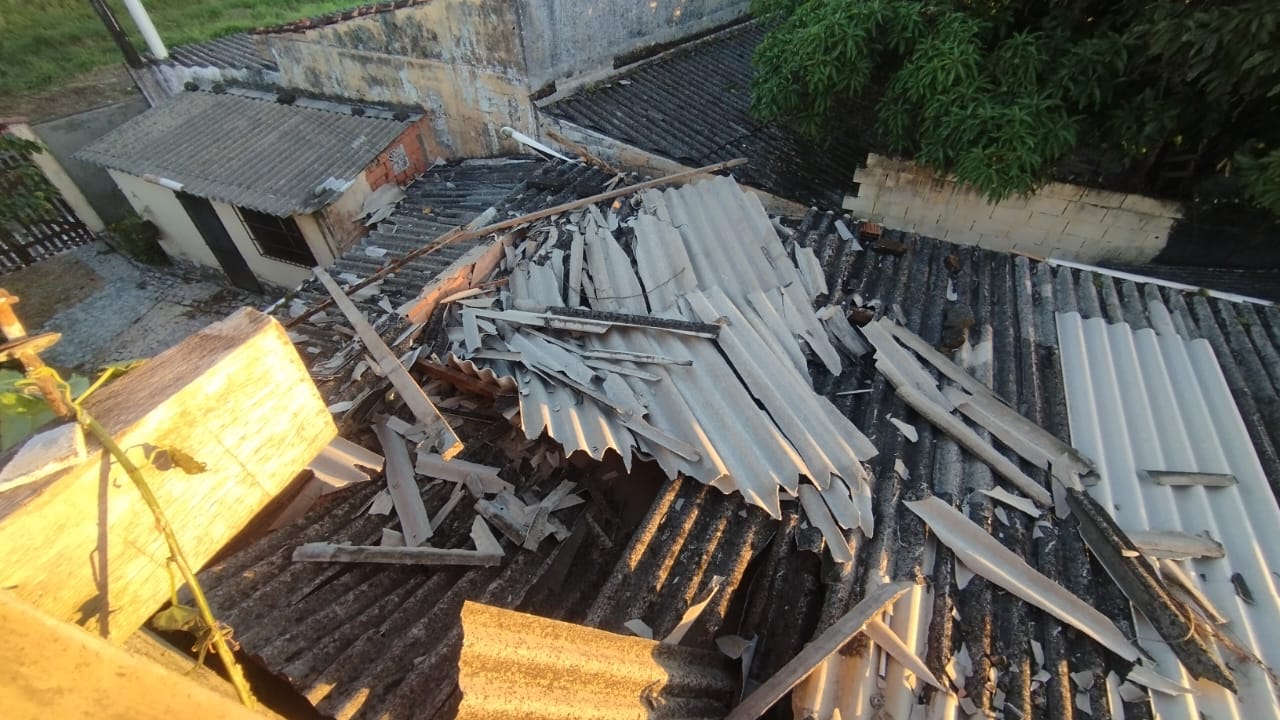 VENTANIA CAUSA ESTRAGOS EM MONGAGUÁ